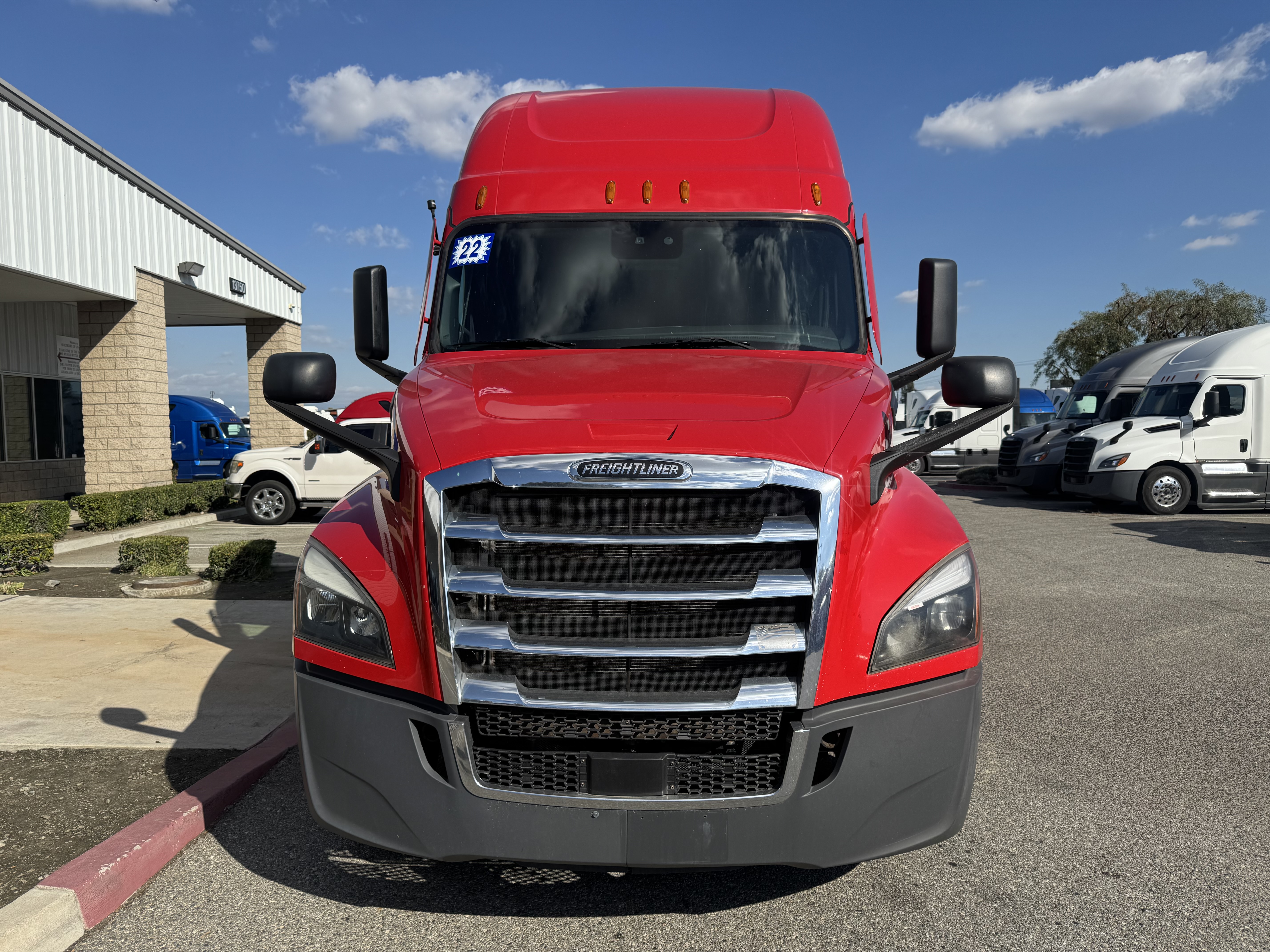 2022 Freightliner Cascadia in Fontana, CA — photo 2