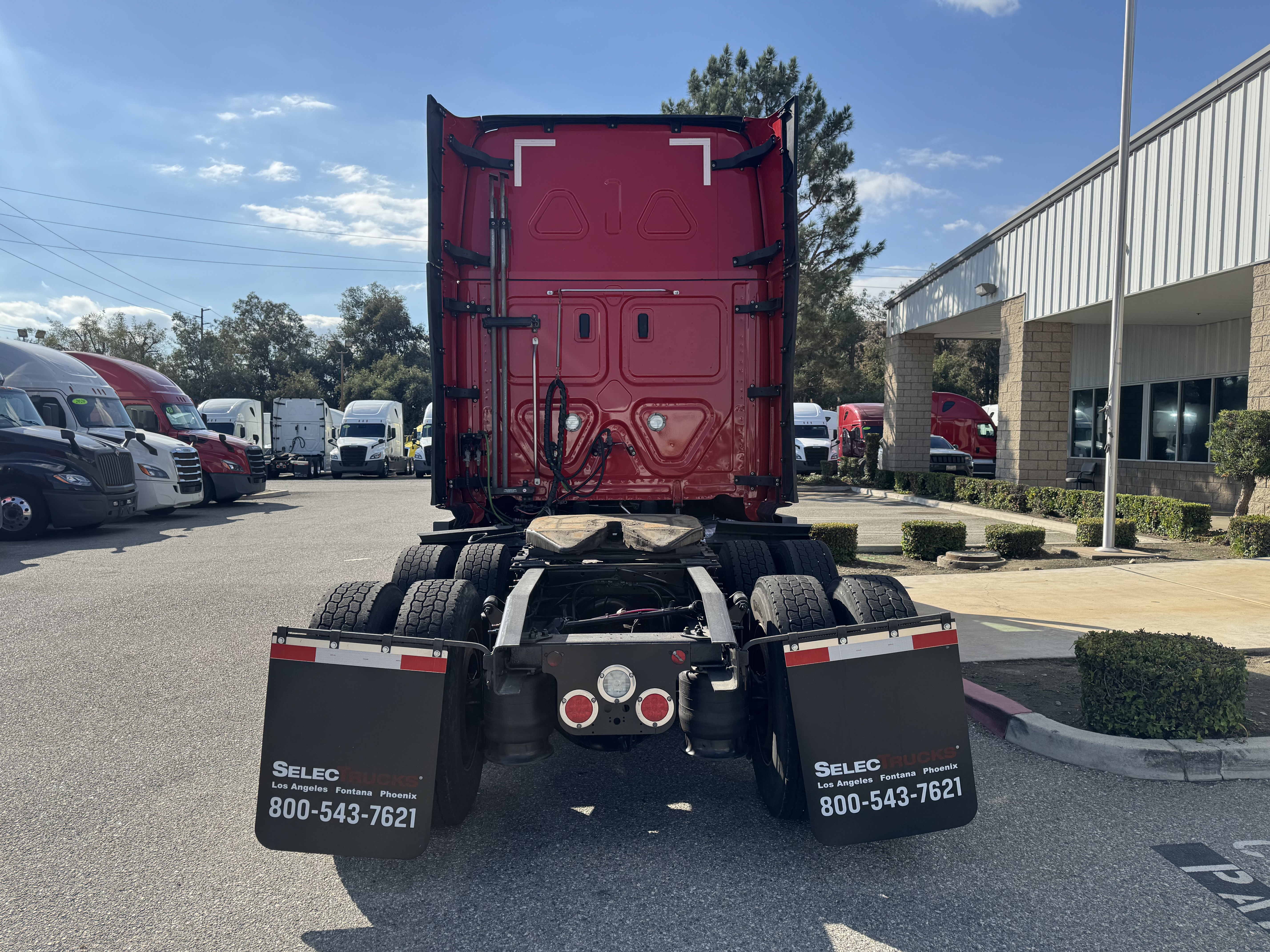 2022 Freightliner Cascadia in Fontana, CA — photo 4