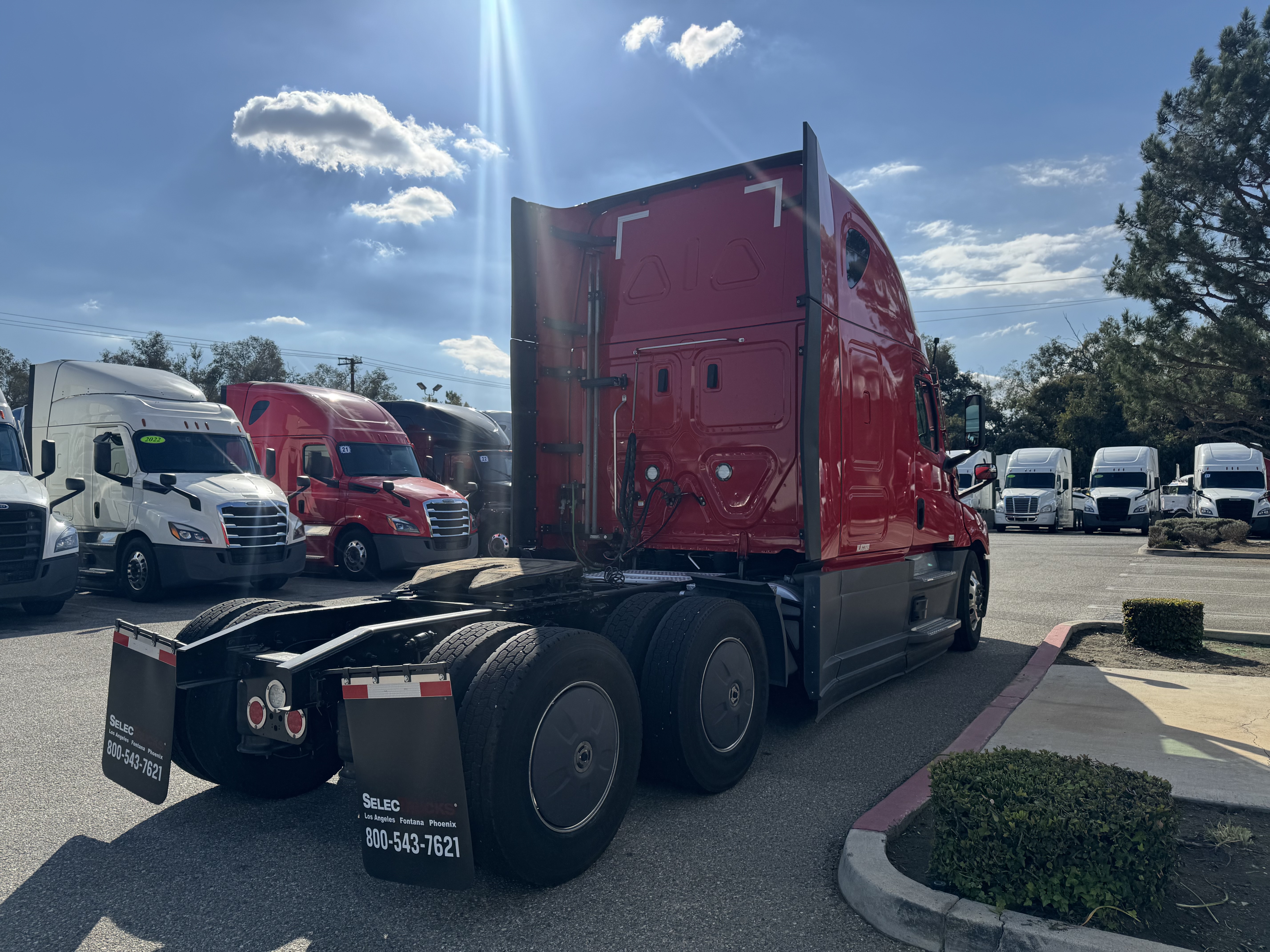 2022 Freightliner Cascadia in Fontana, CA — photo 7