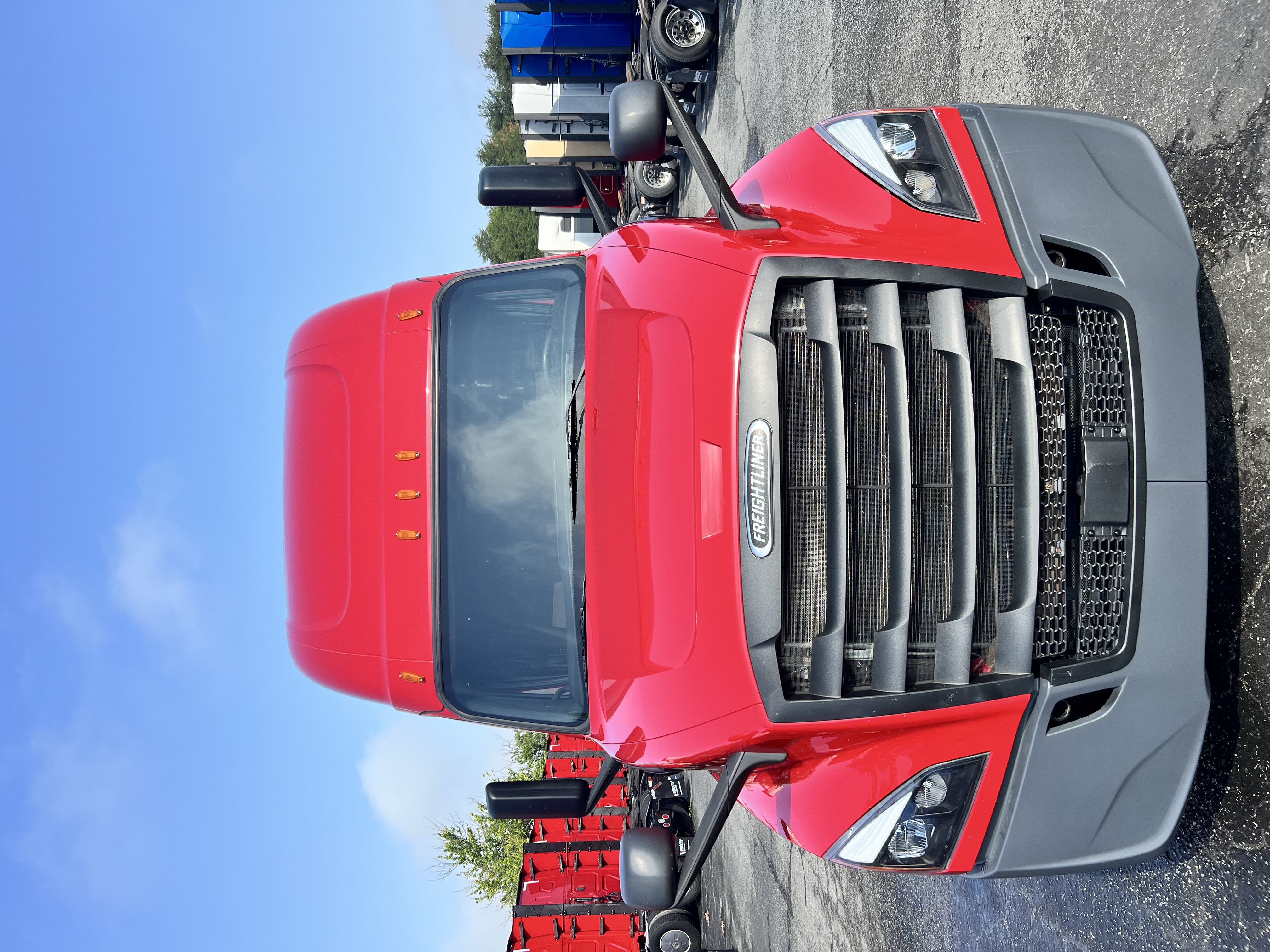 2020 Freightliner Cascadia in Phoenix, AZ — photo 2