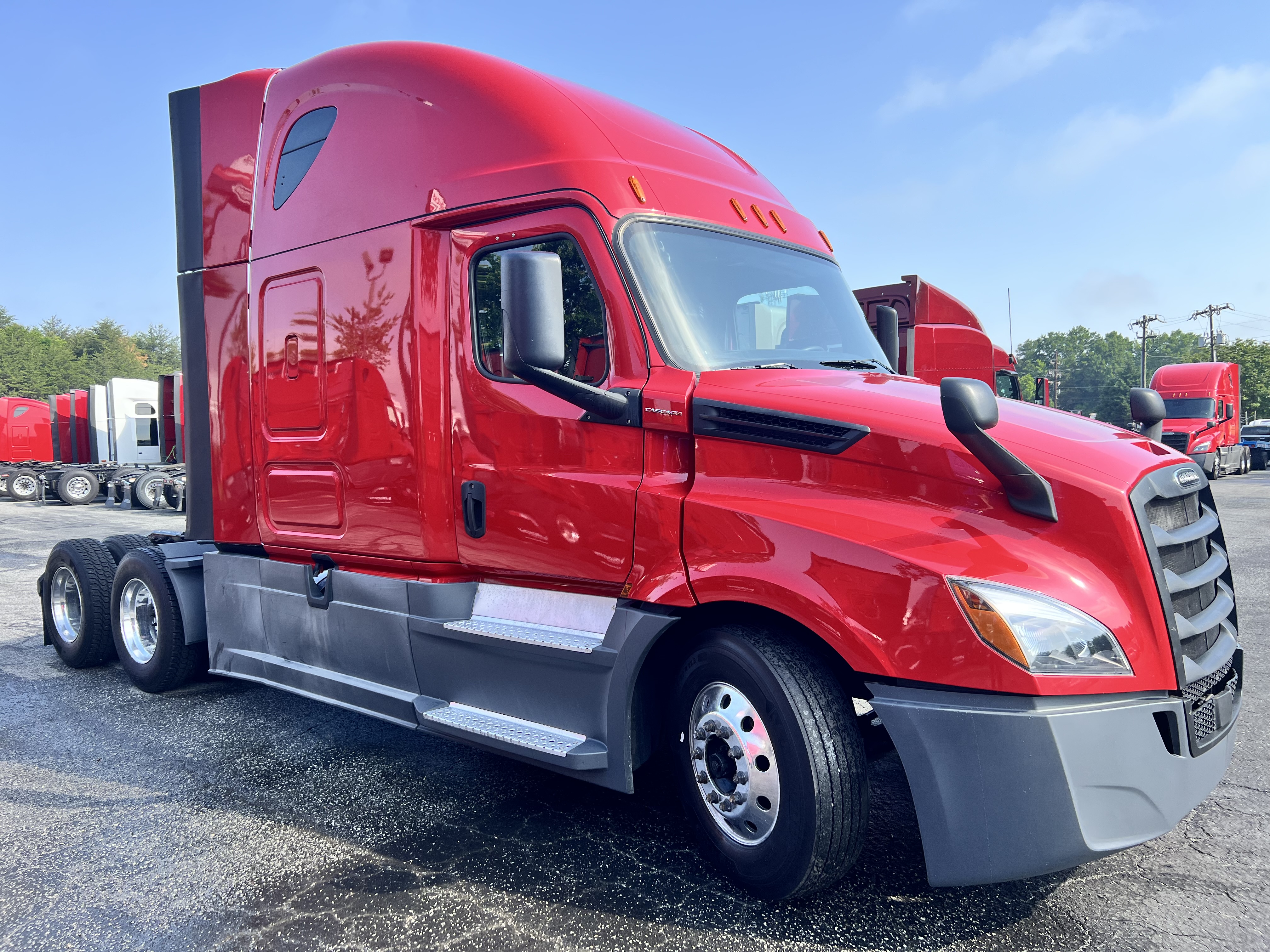 2020 Freightliner Cascadia in Phoenix, AZ — photo 3