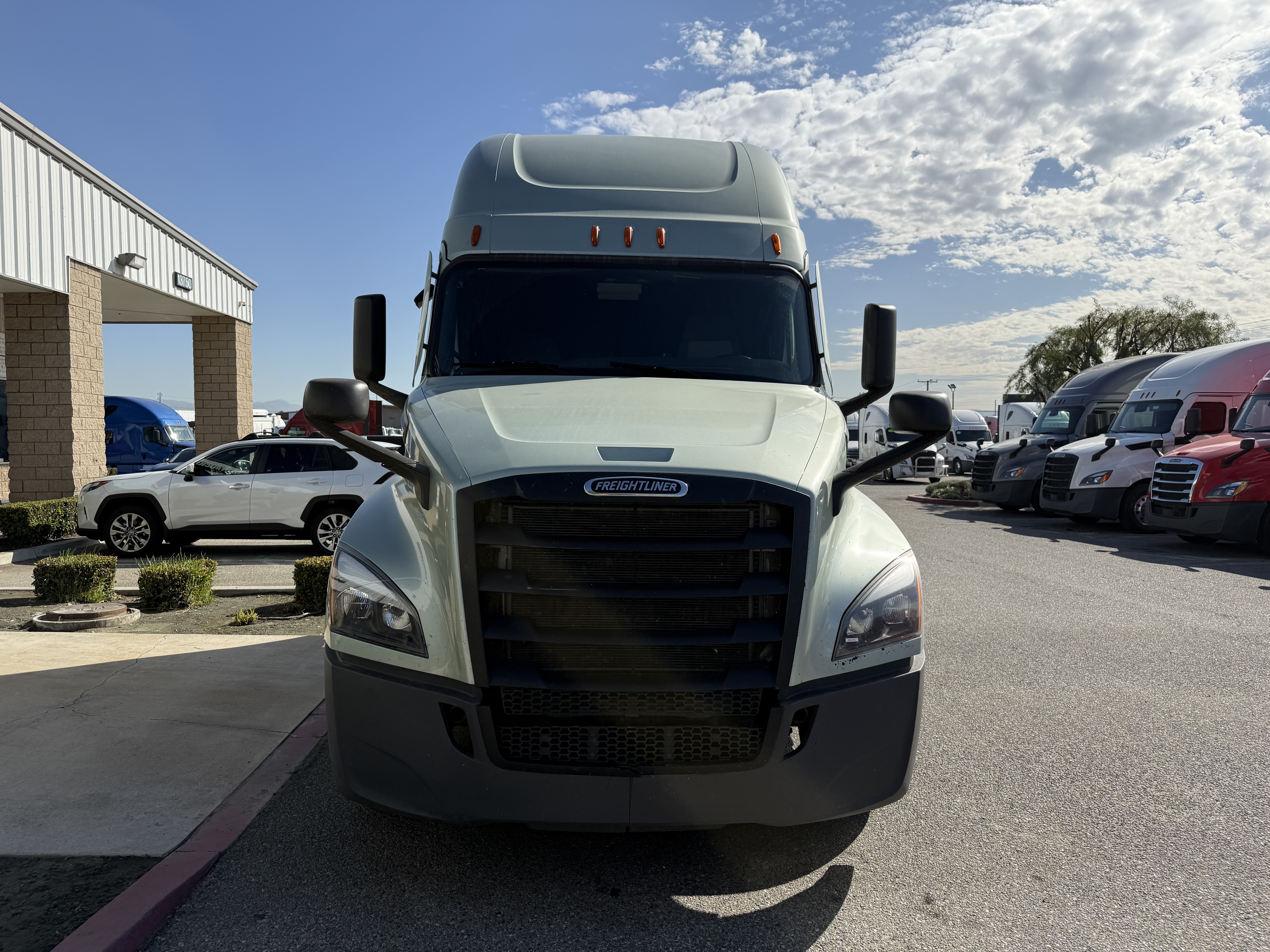 2022 Freightliner in Fontana, CA — photo 2