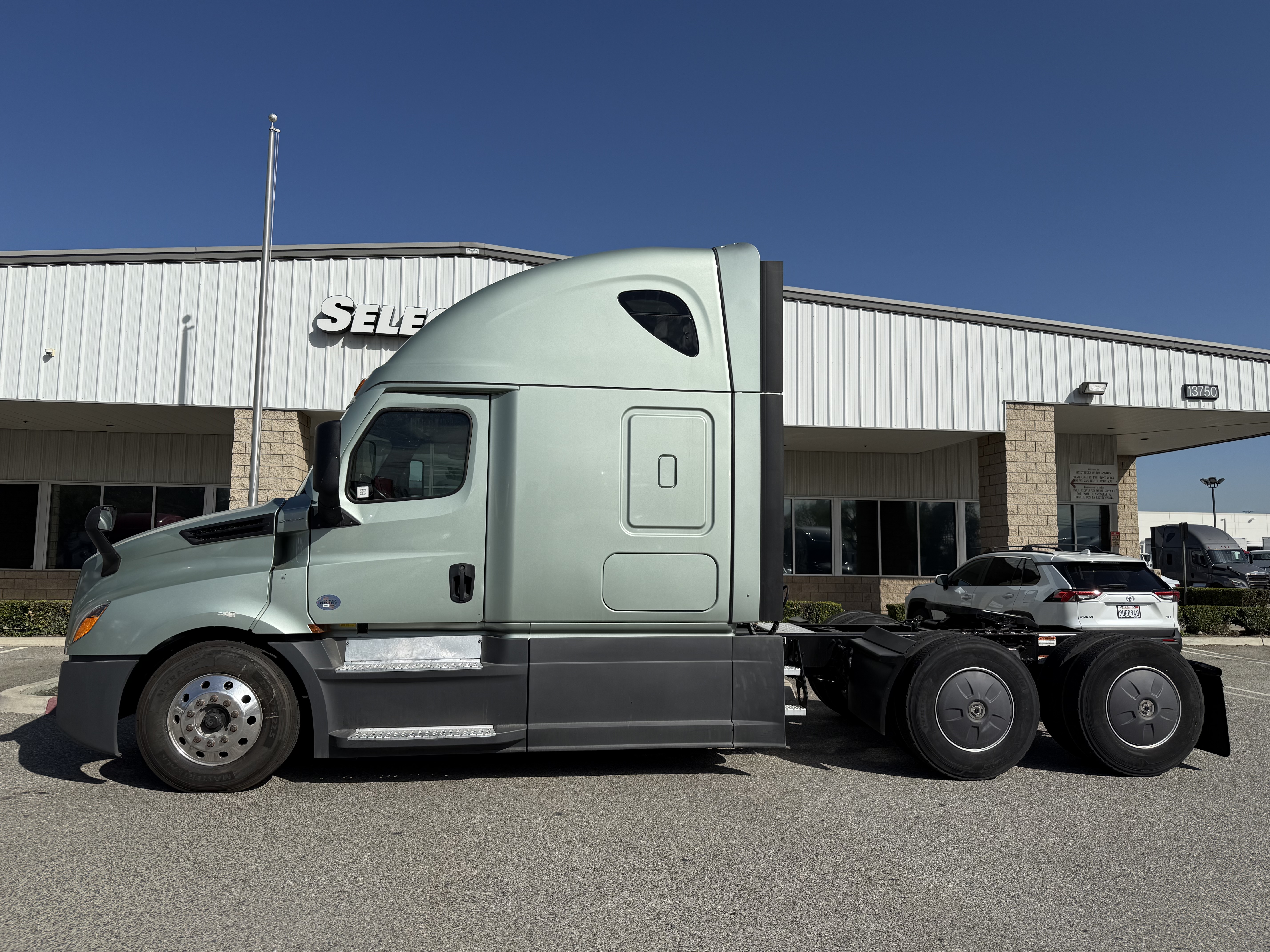 2022 Freightliner in Fontana, CA — photo 3