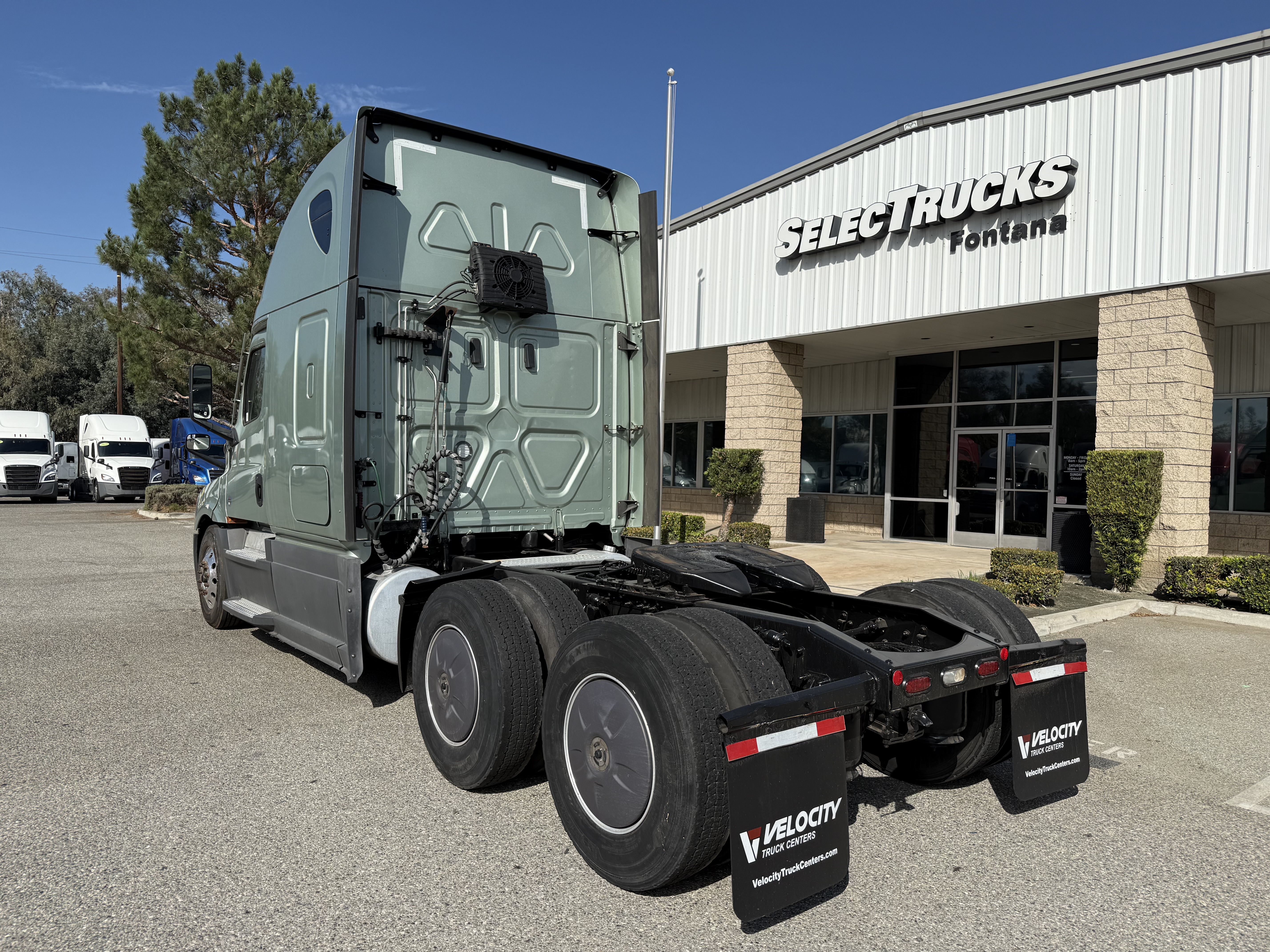 2022 Freightliner in Fontana, CA — photo 4