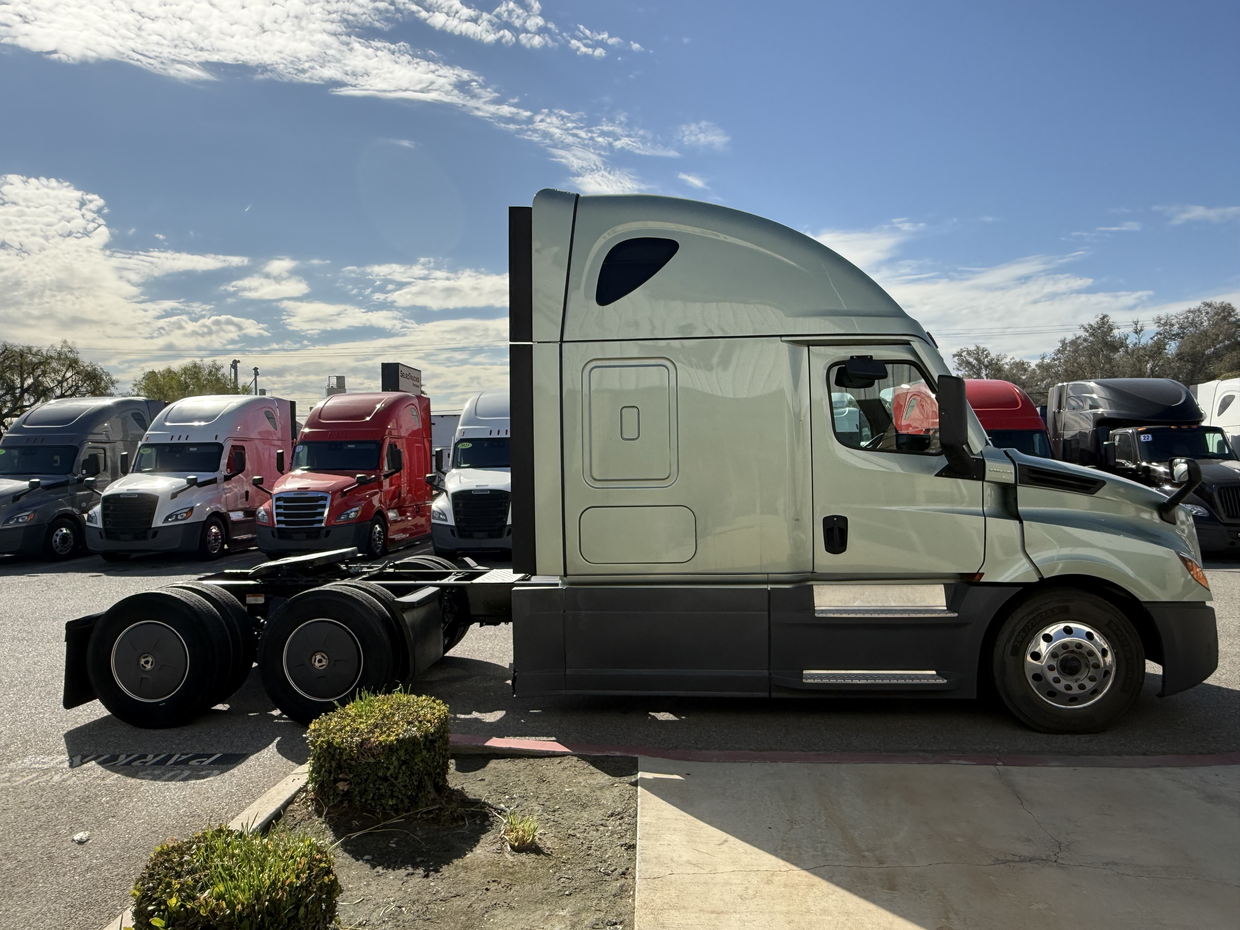 2022 Freightliner in Fontana, CA — photo 7