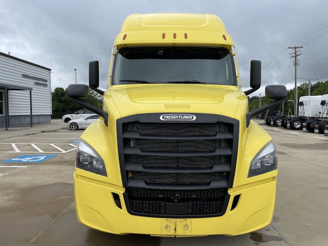 2023 Freightliner Cascadia 126" Sleeper Cab photo 2