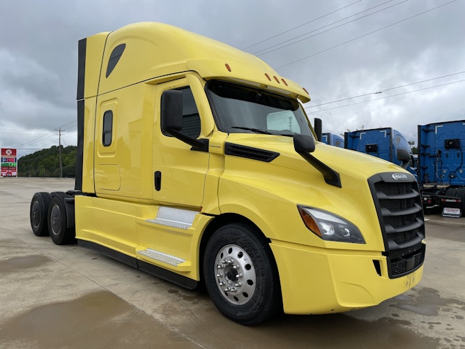 2023 Freightliner Cascadia 126" Sleeper Cab photo 3