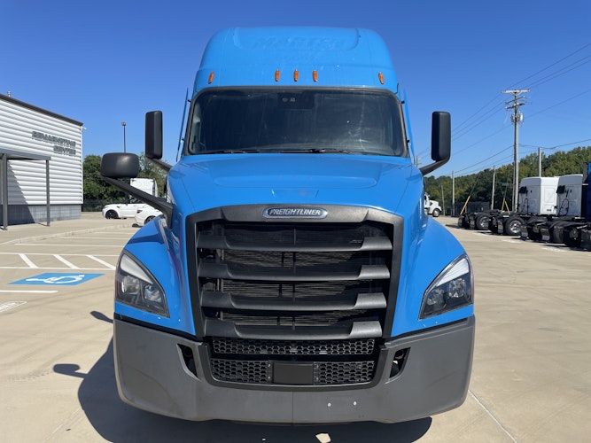 2022 Freightliner Cascadia 126" Sleeper Cab photo 2