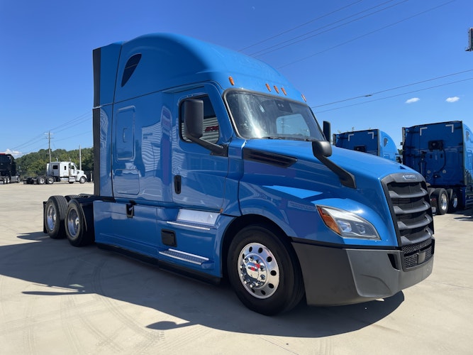 2022 Freightliner Cascadia 126" Sleeper Cab photo 3