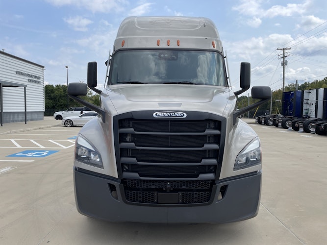 2023 Freightliner Cascadia 126" Sleeper Cab photo 2
