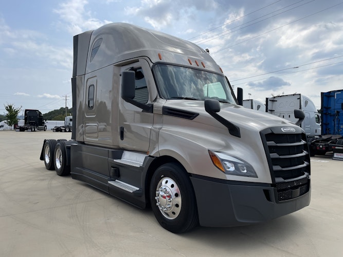 2023 Freightliner Cascadia 126" Sleeper Cab photo 3