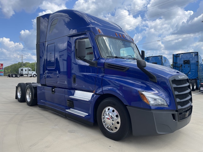 2022 Freightliner Cascadia 126" Sleeper Cab photo 3