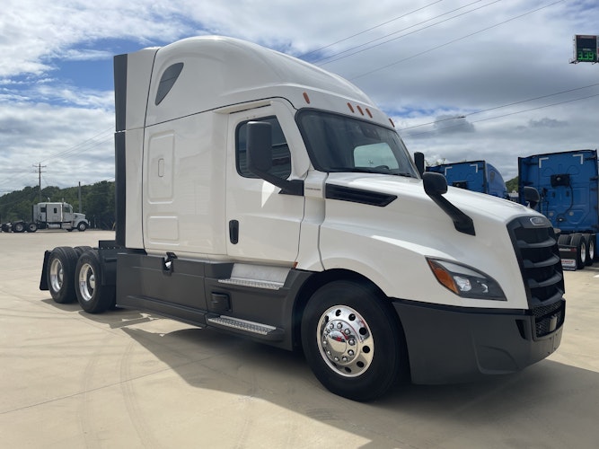 2023 Freightliner Cascadia 126" Sleeper Cab photo 2