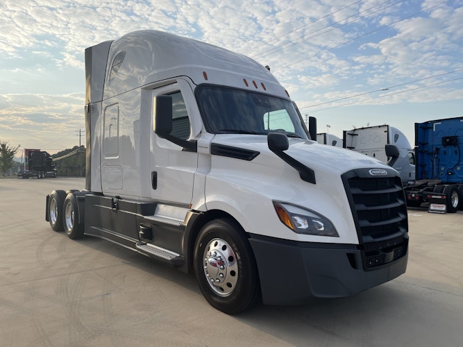 2023 Freightliner Cascadia 126" Sleeper Cab photo 3