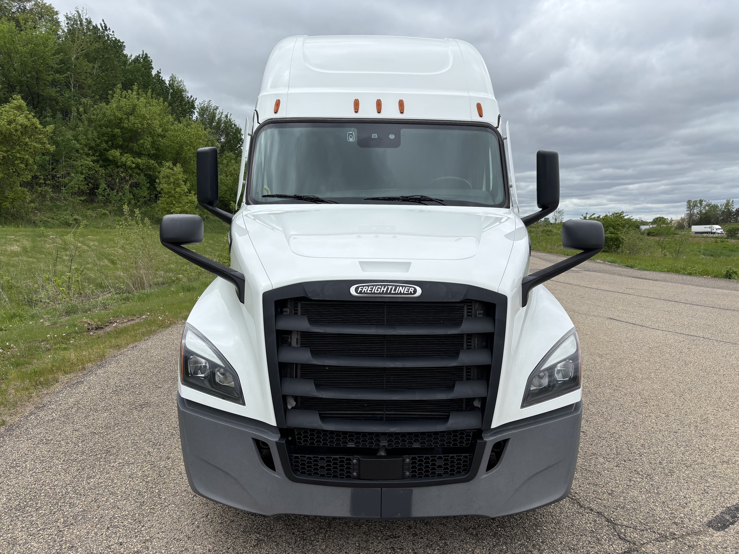 2025 Freightliner Cascadia — photo 2