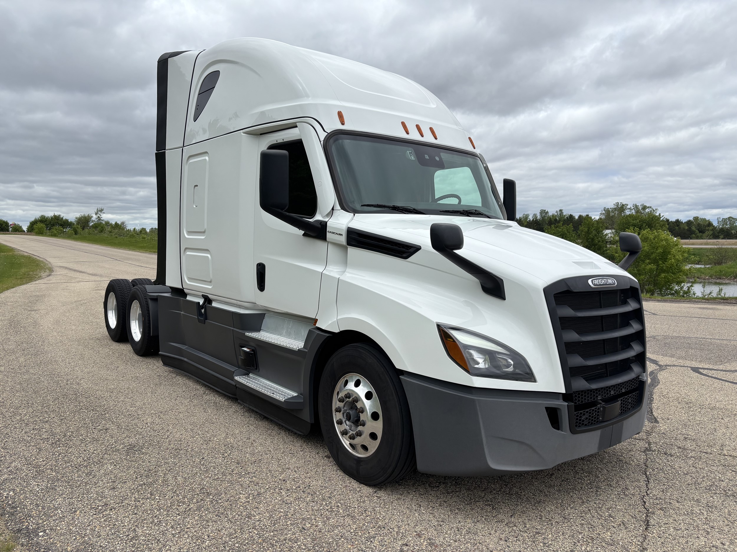 2025 Freightliner Cascadia — photo 3