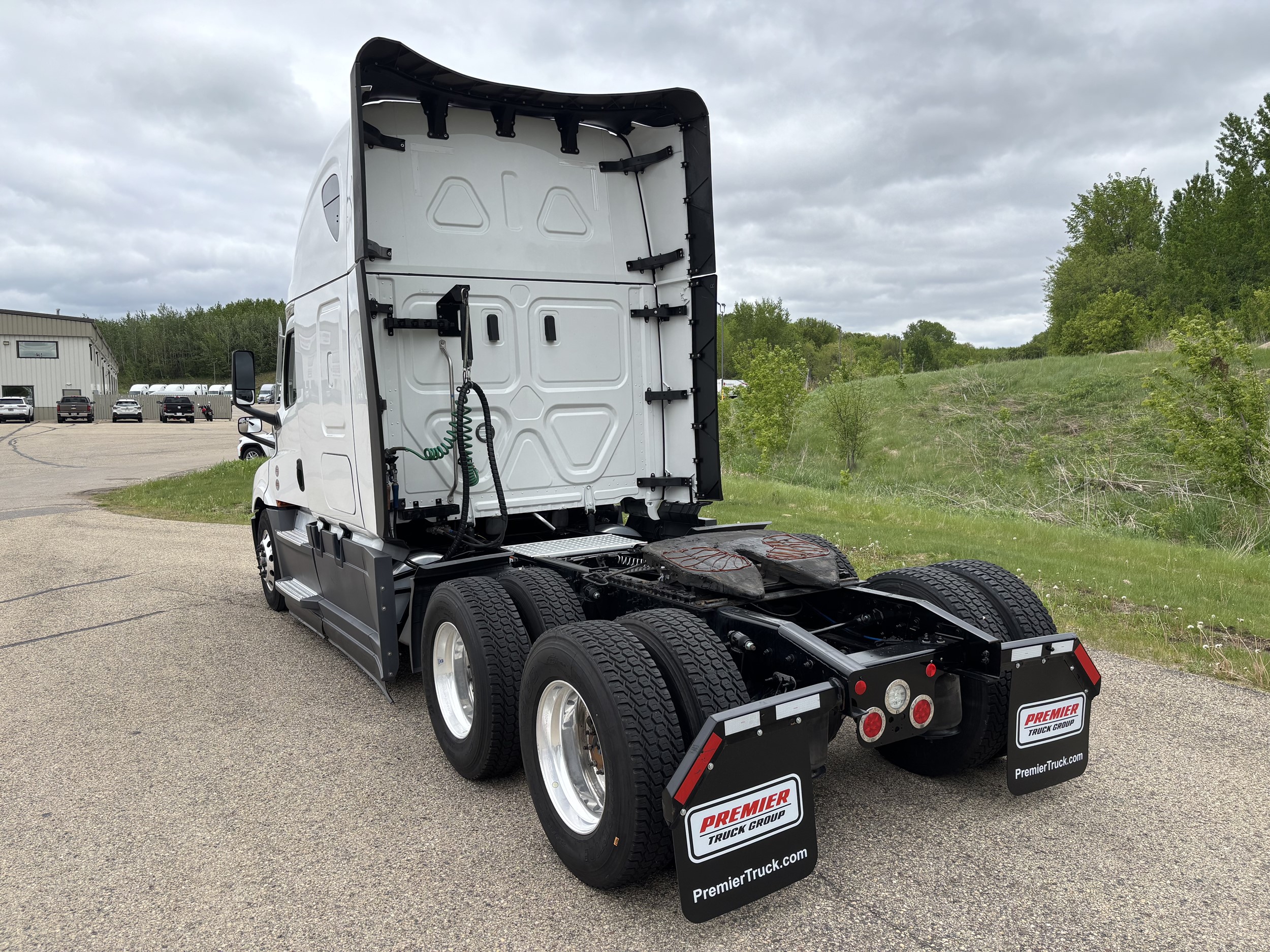 2025 Freightliner Cascadia — photo 7