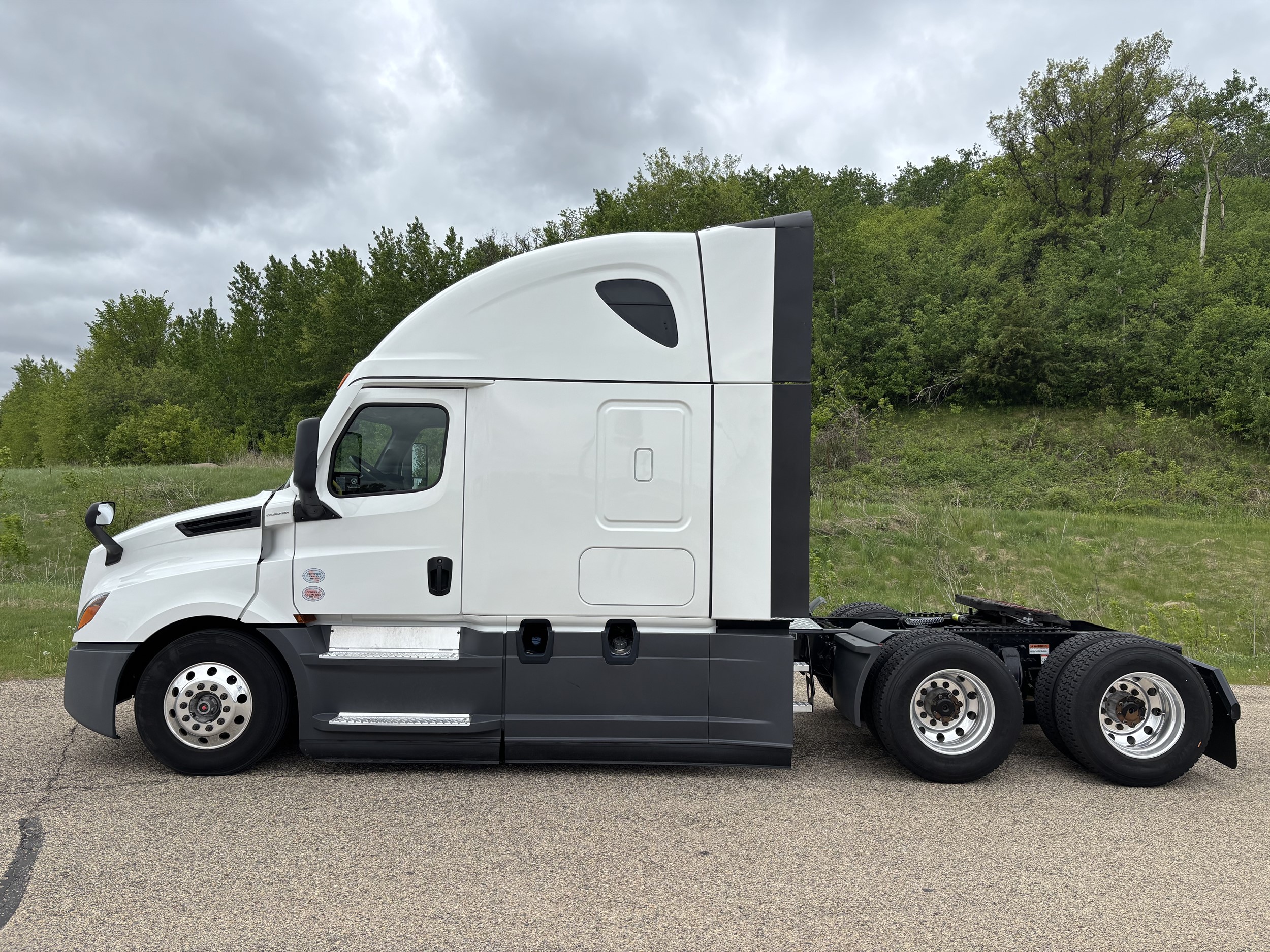 2025 Freightliner Cascadia — photo 8