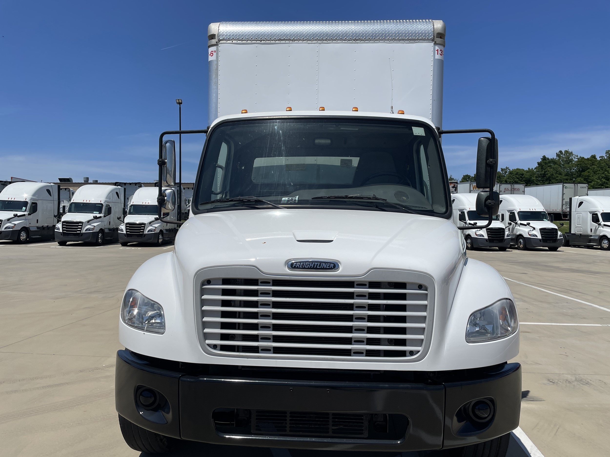 2023 Freightliner eM2 — photo 2