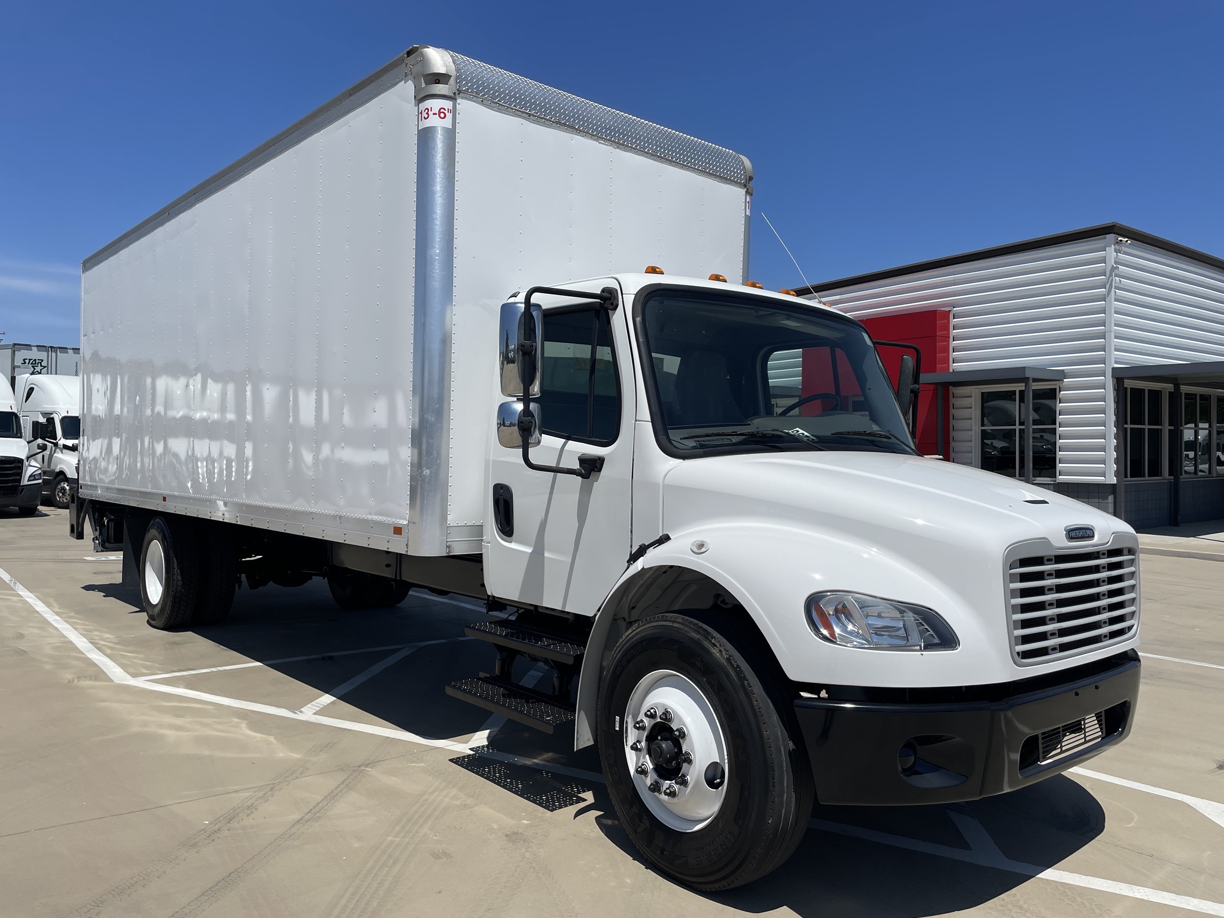 2023 Freightliner eM2 — photo 3