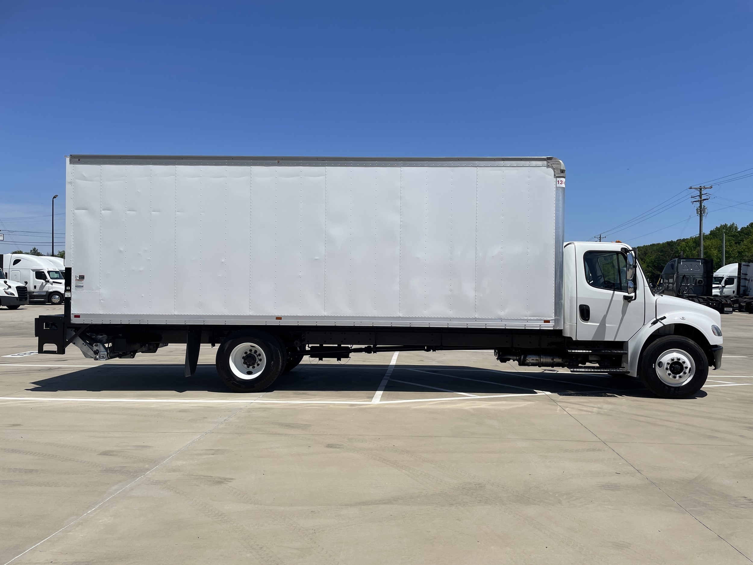 2023 Freightliner eM2 — photo 4