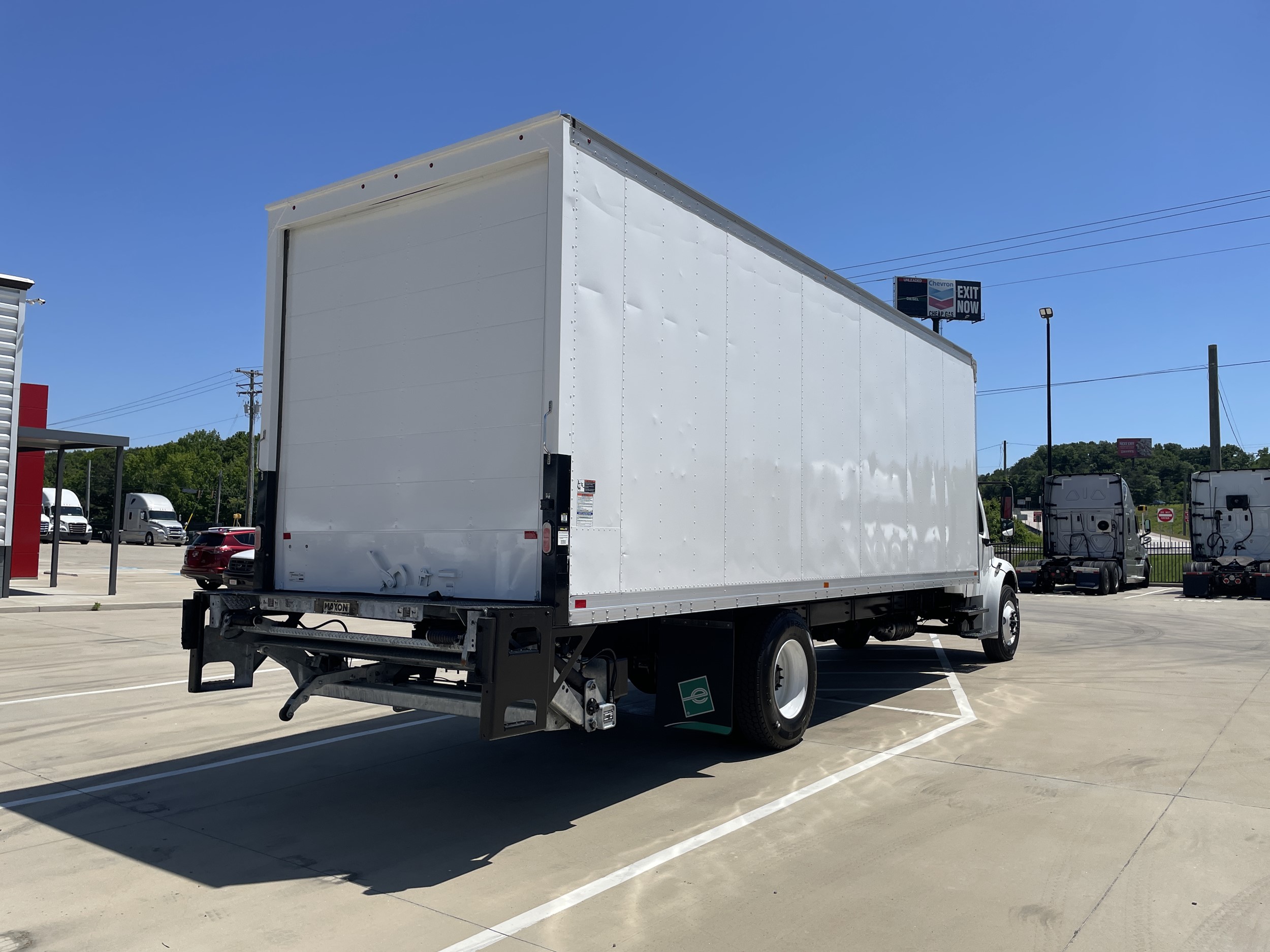 2023 Freightliner eM2 — photo 5