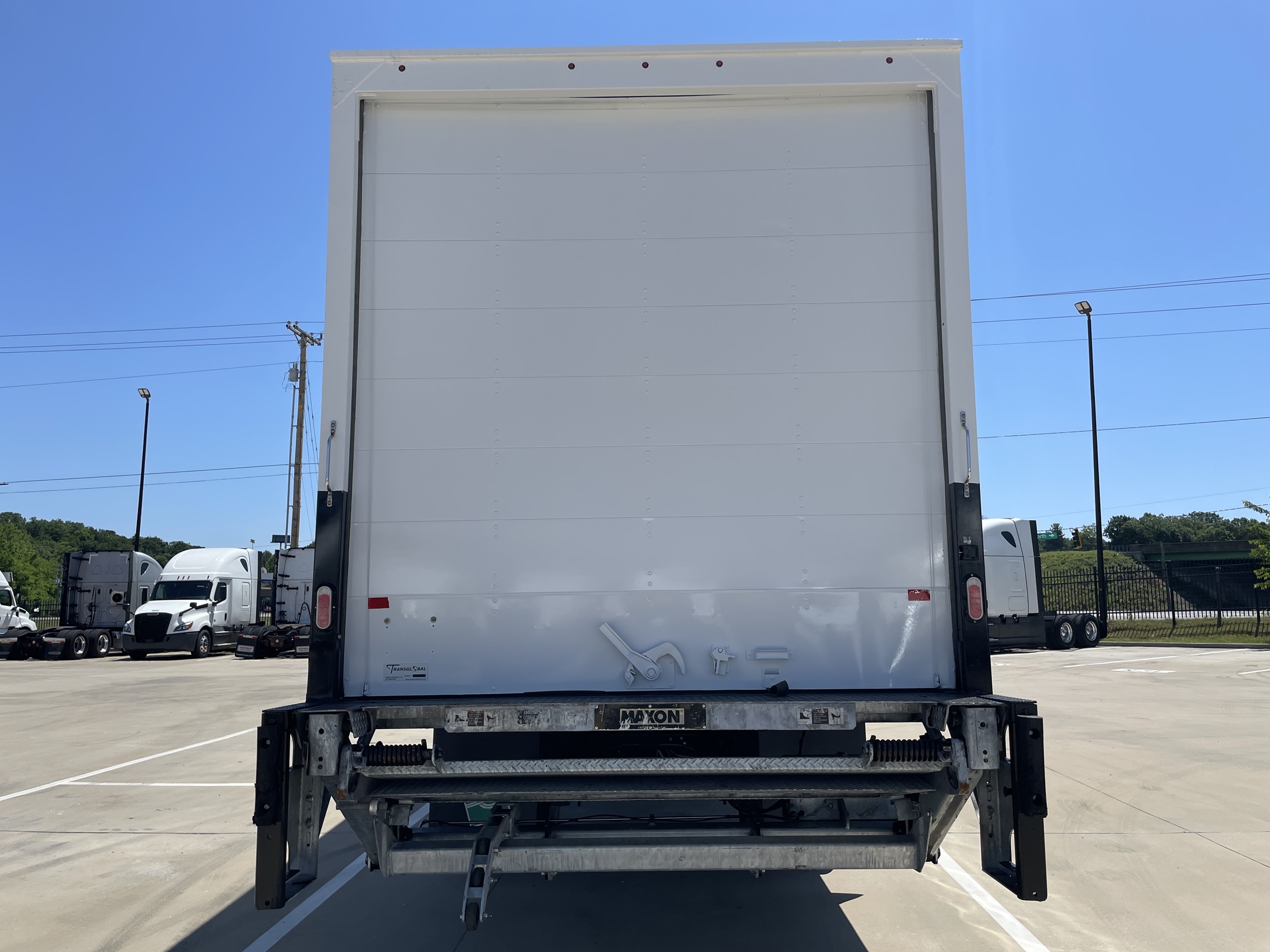 2023 Freightliner eM2 — photo 6