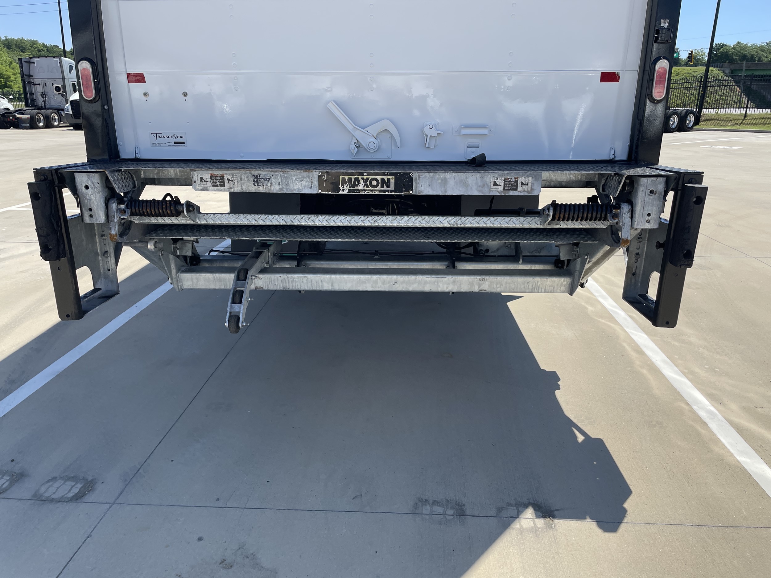 2023 Freightliner eM2 — photo 7