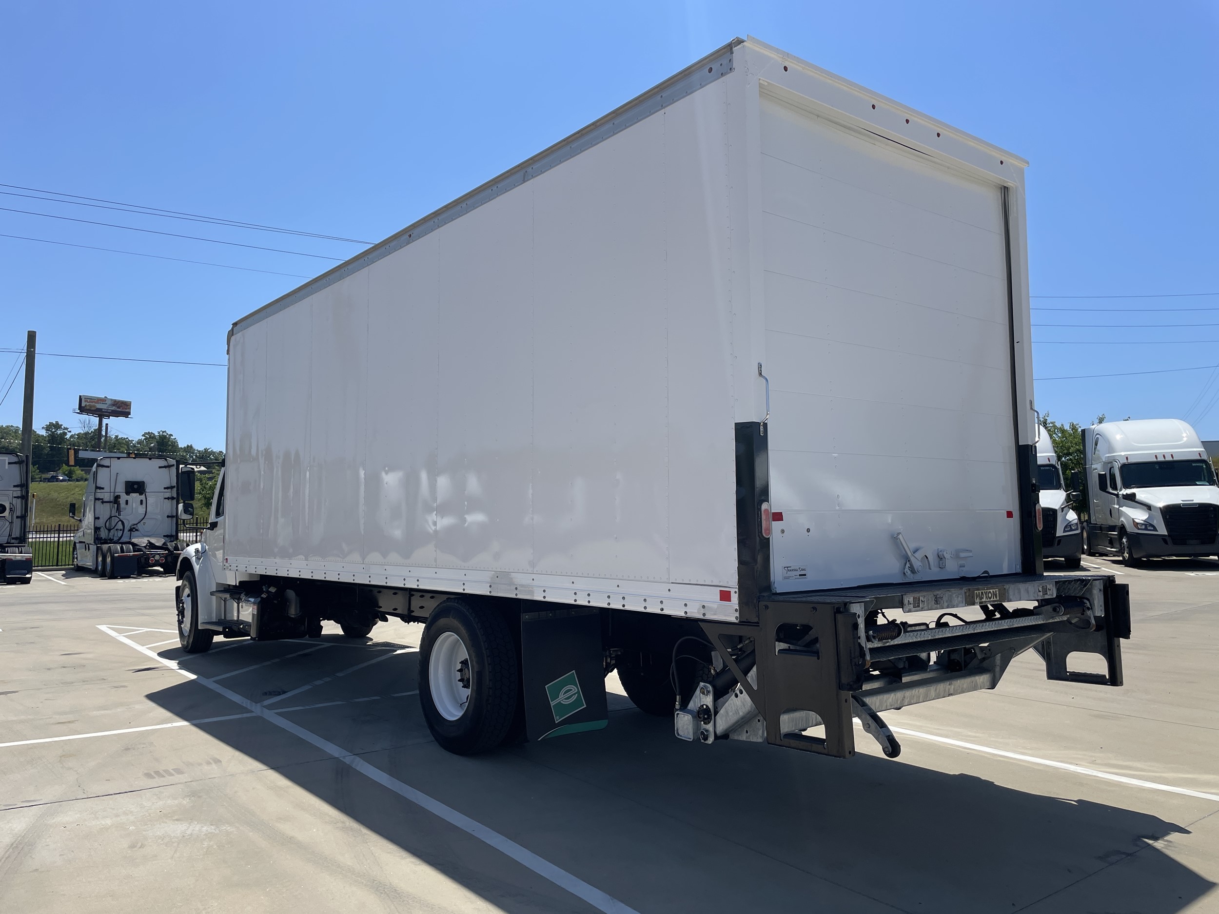2023 Freightliner eM2 — photo 8
