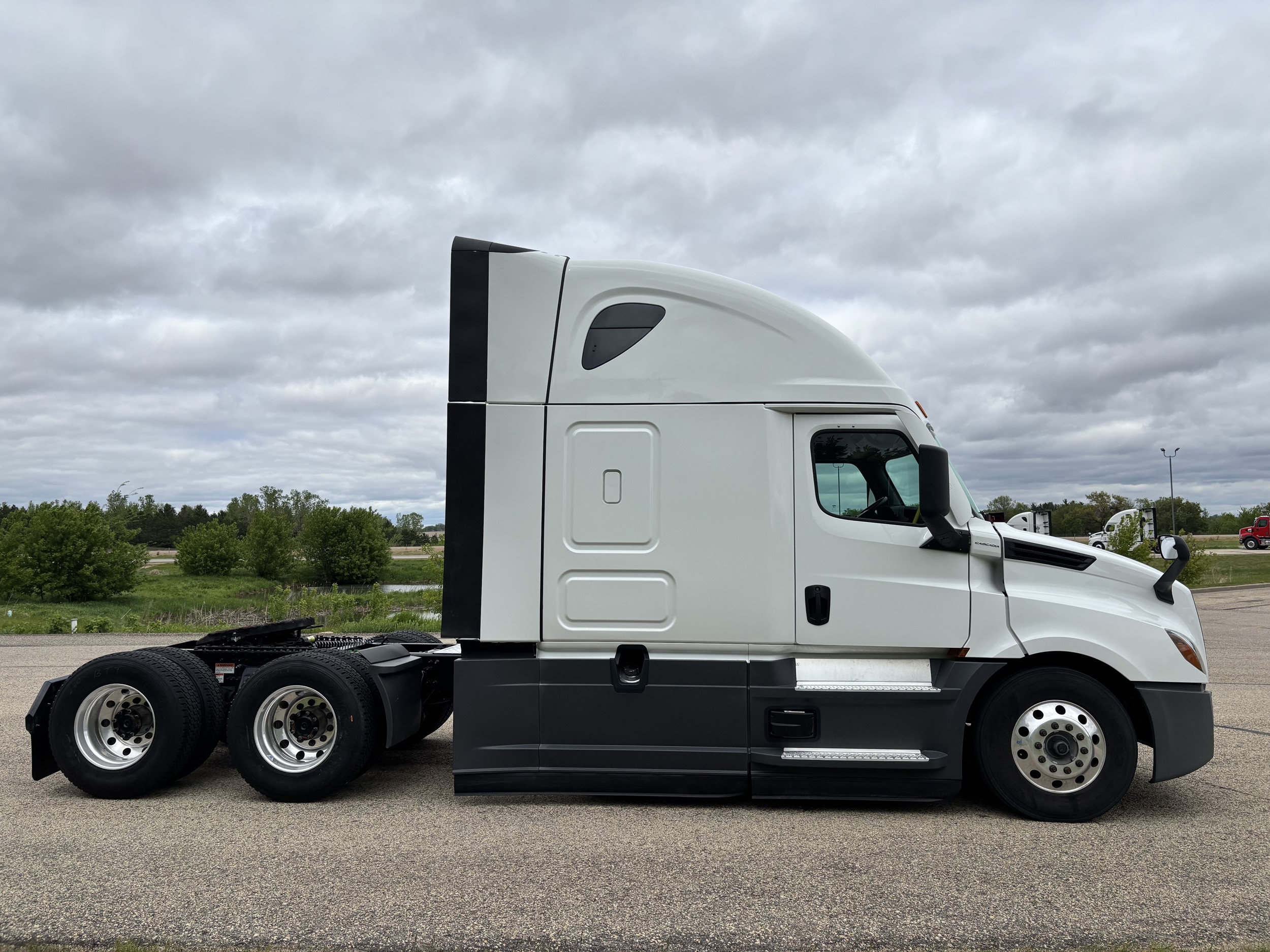 2025 Freightliner Cascadia — photo 4