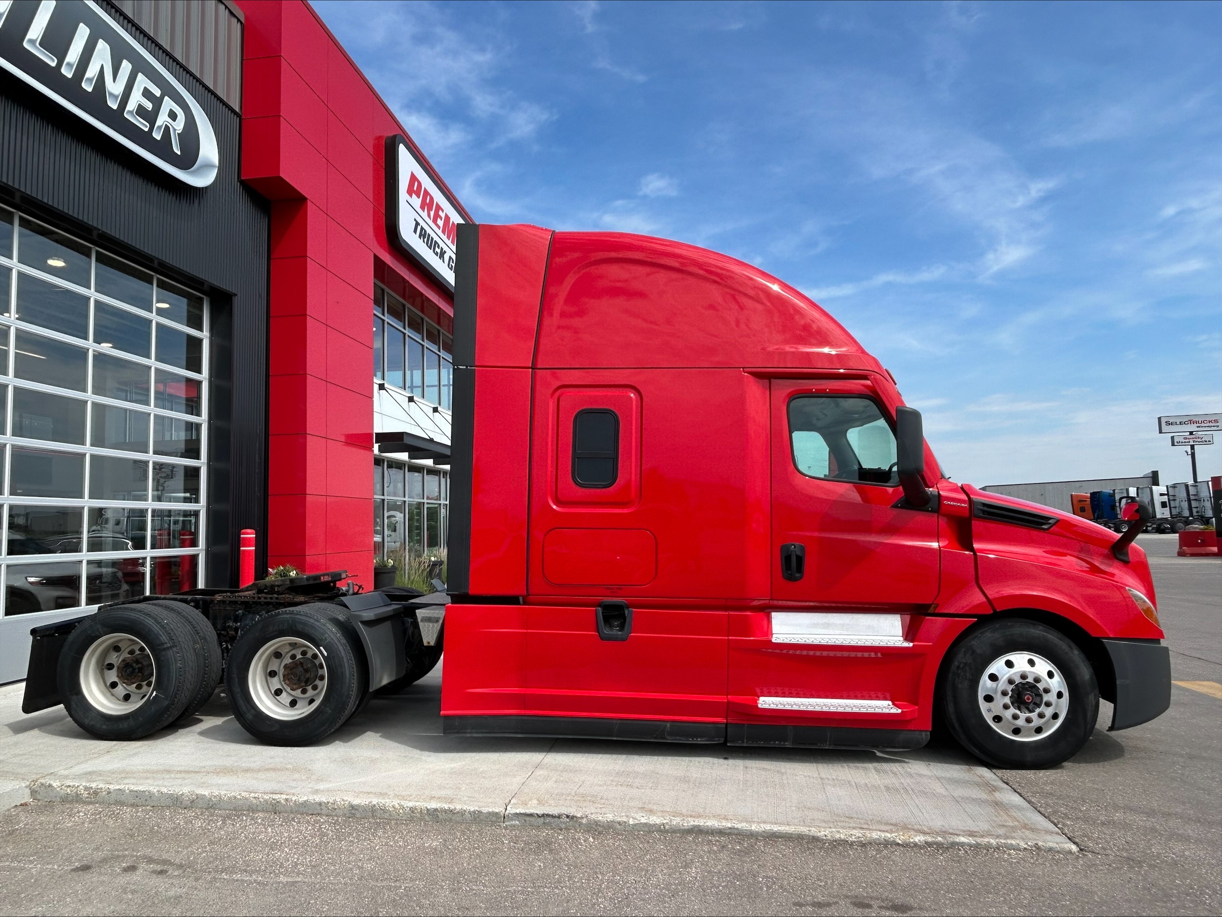 2020 Freightliner Cascadia in Winnipeg, MB — photo 4