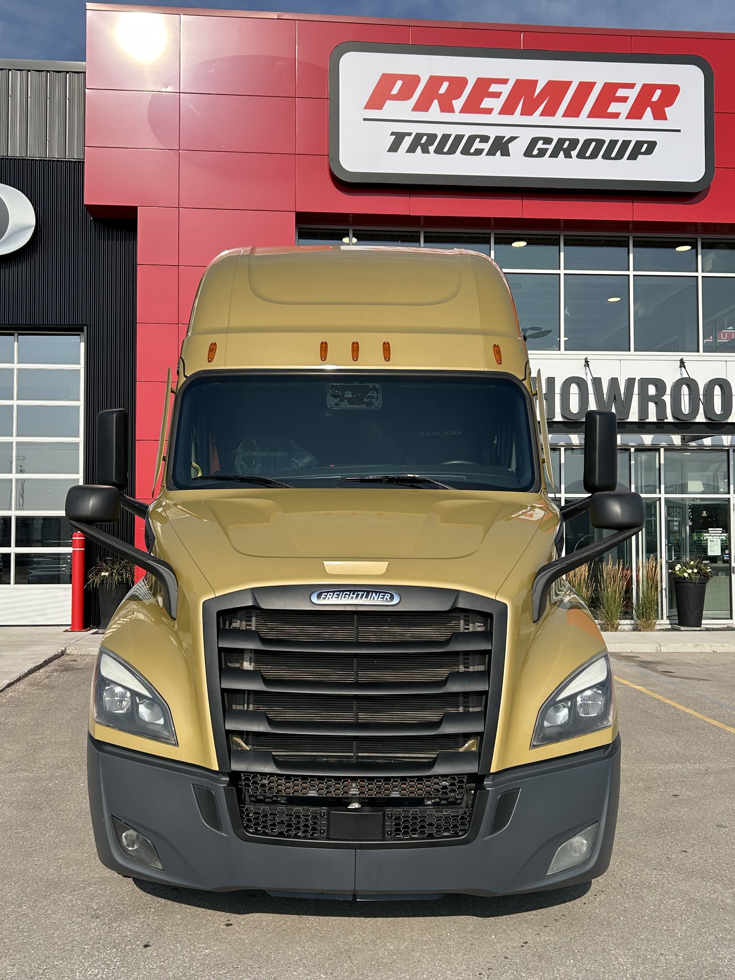 2022 Freightliner Cascadia — photo 2