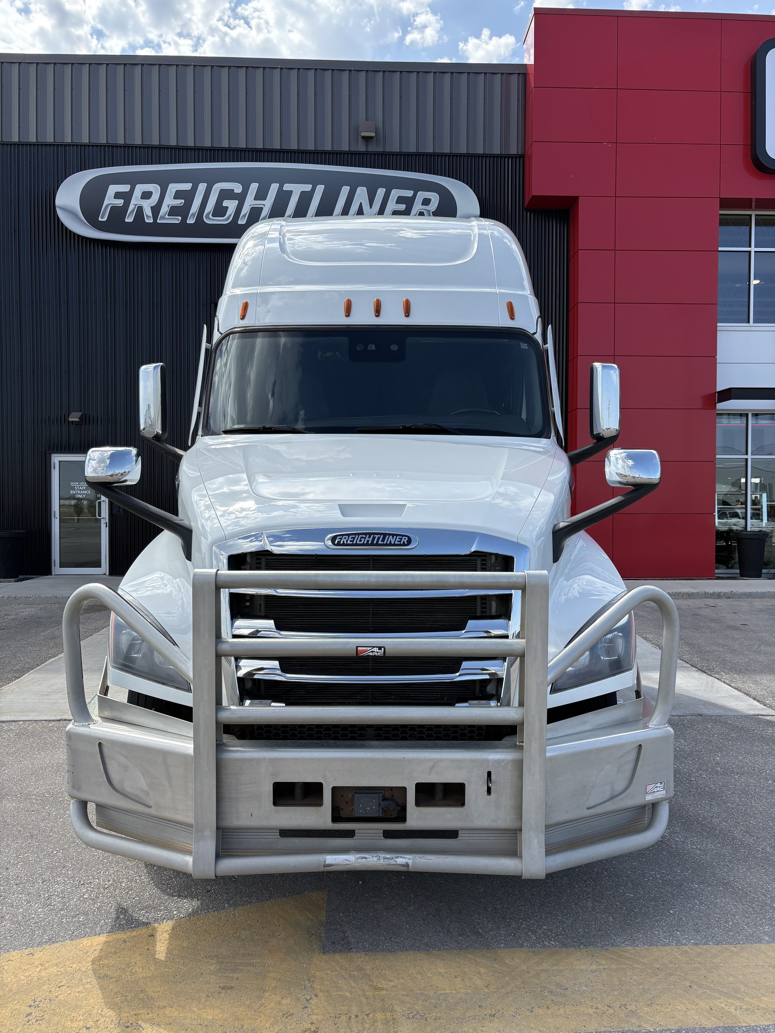 2024 Freightliner Cascadia — photo 2