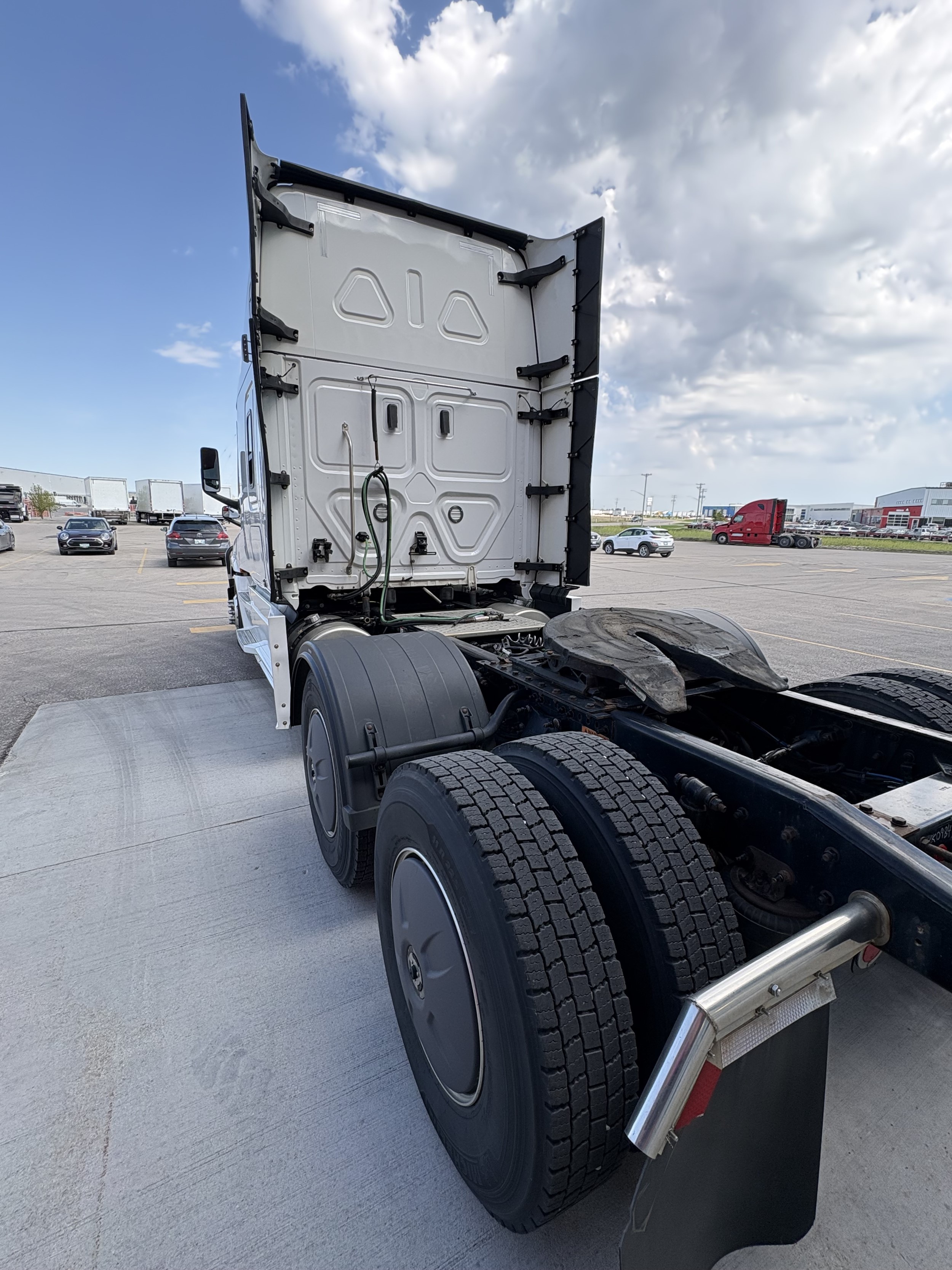 2024 Freightliner Cascadia — photo 7