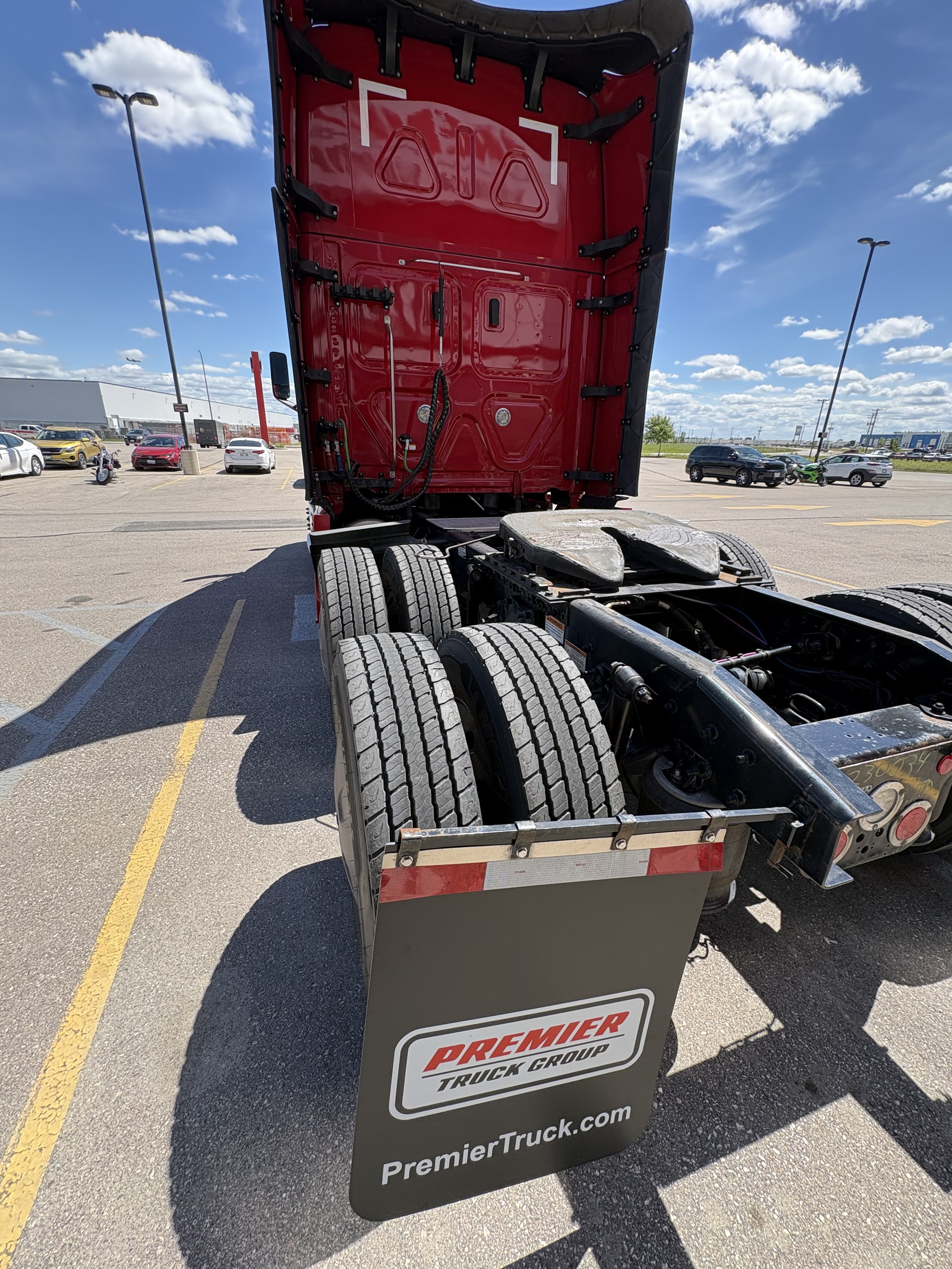 2023 Freightliner Cascadia — photo 7