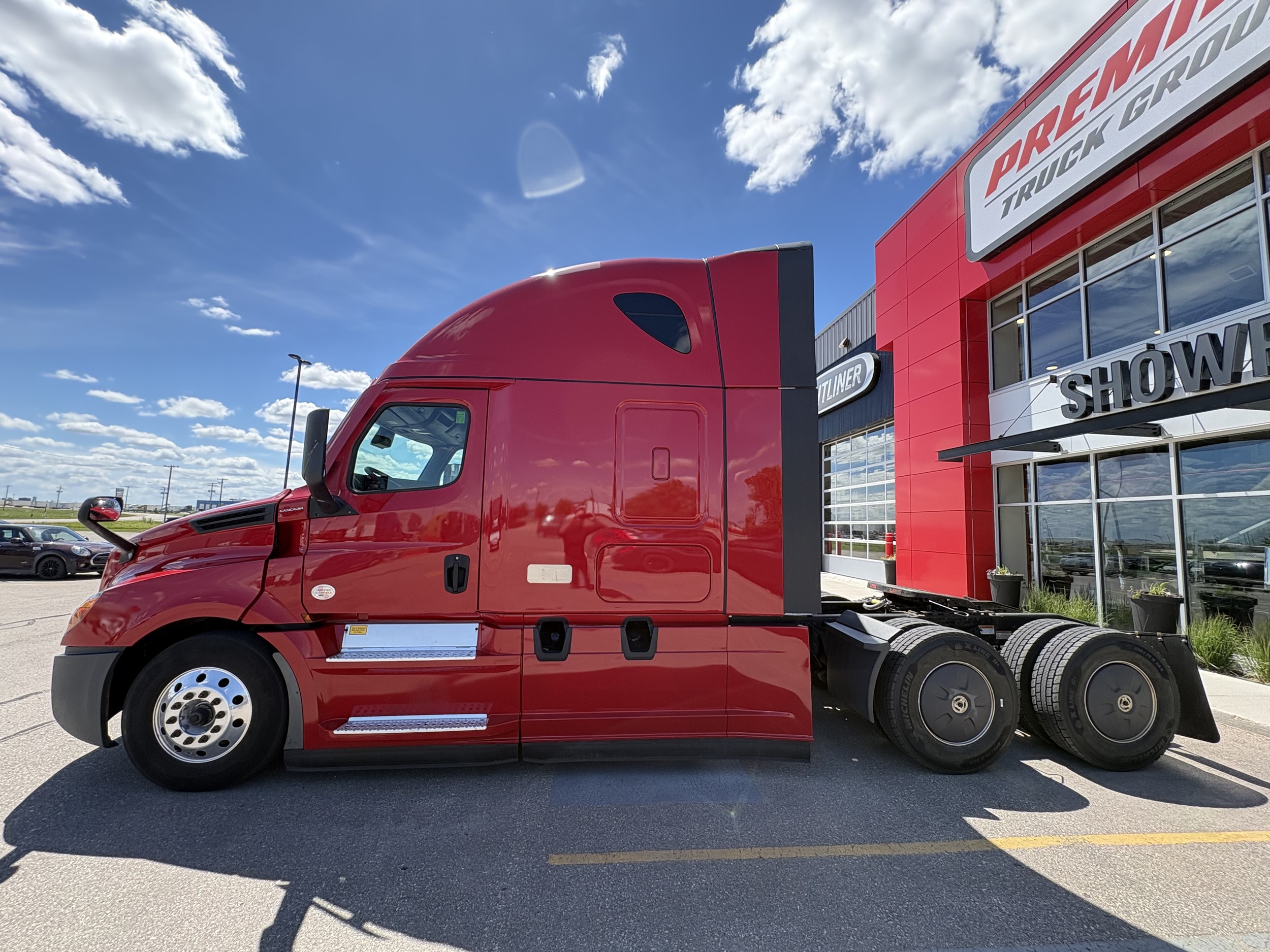 2023 Freightliner Cascadia — photo 8