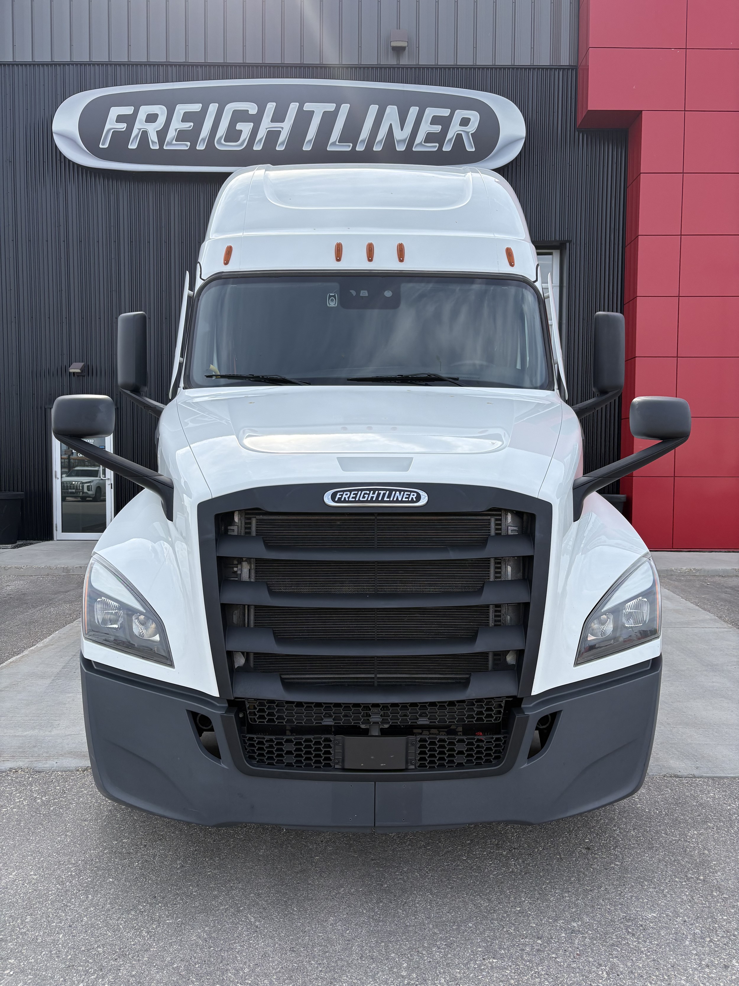 2024 Freightliner Cascadia — photo 2