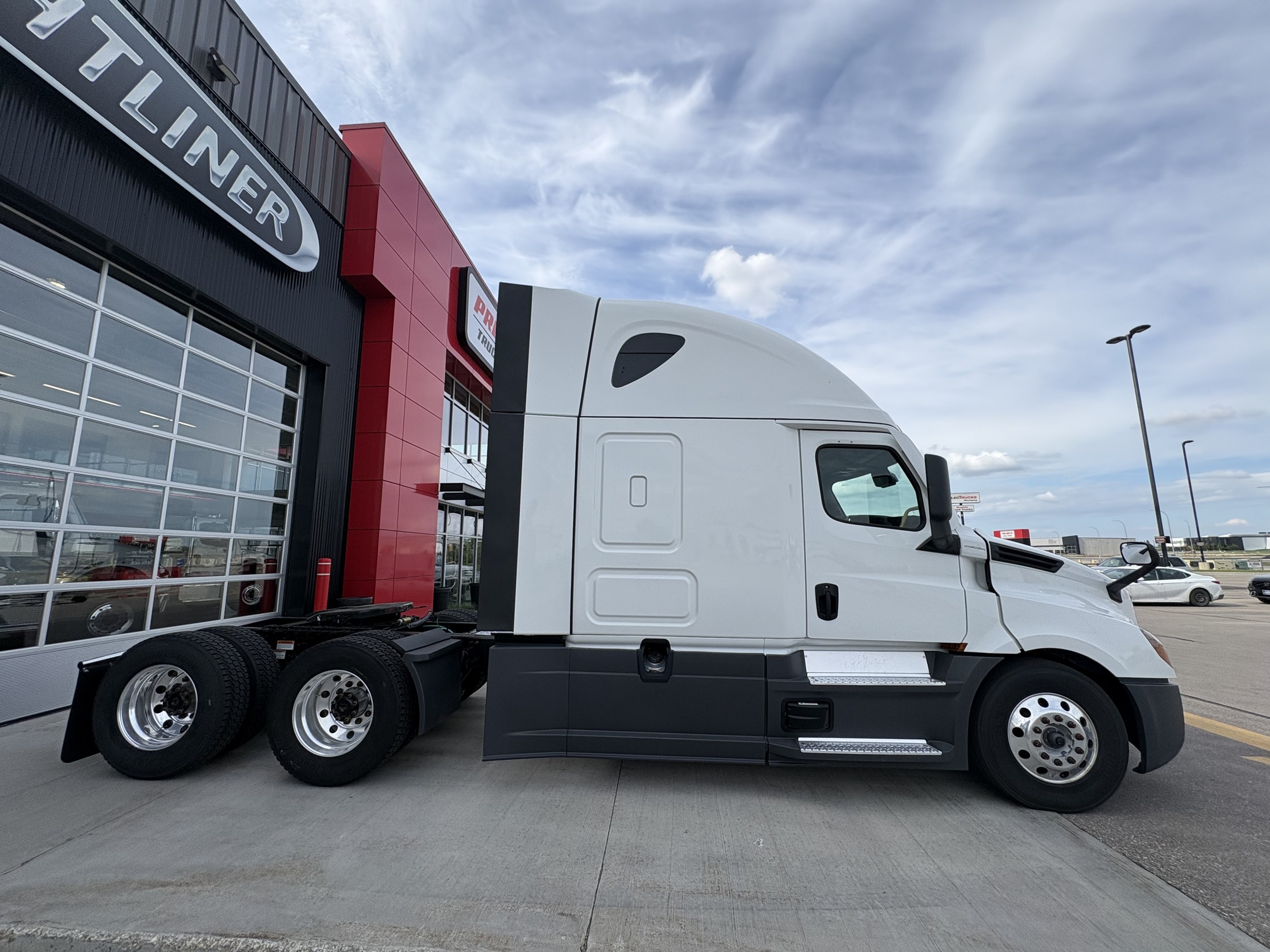 2024 Freightliner Cascadia — photo 4