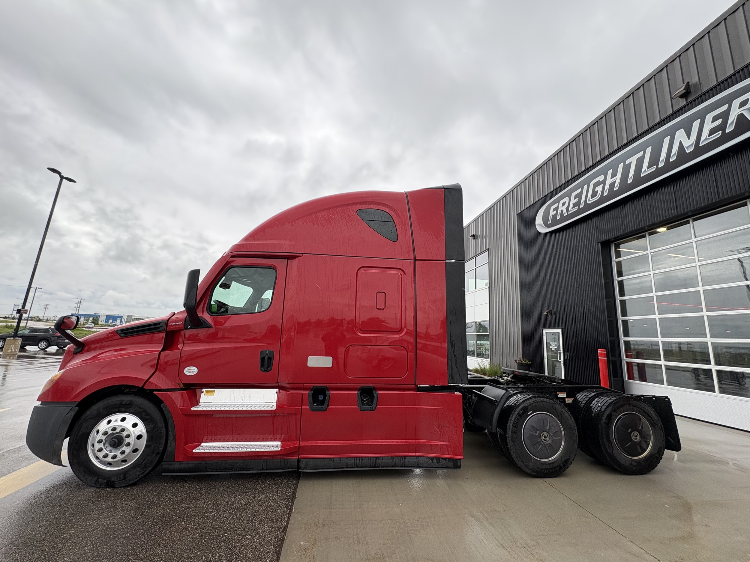 2023 Freightliner Cascadia — photo 6