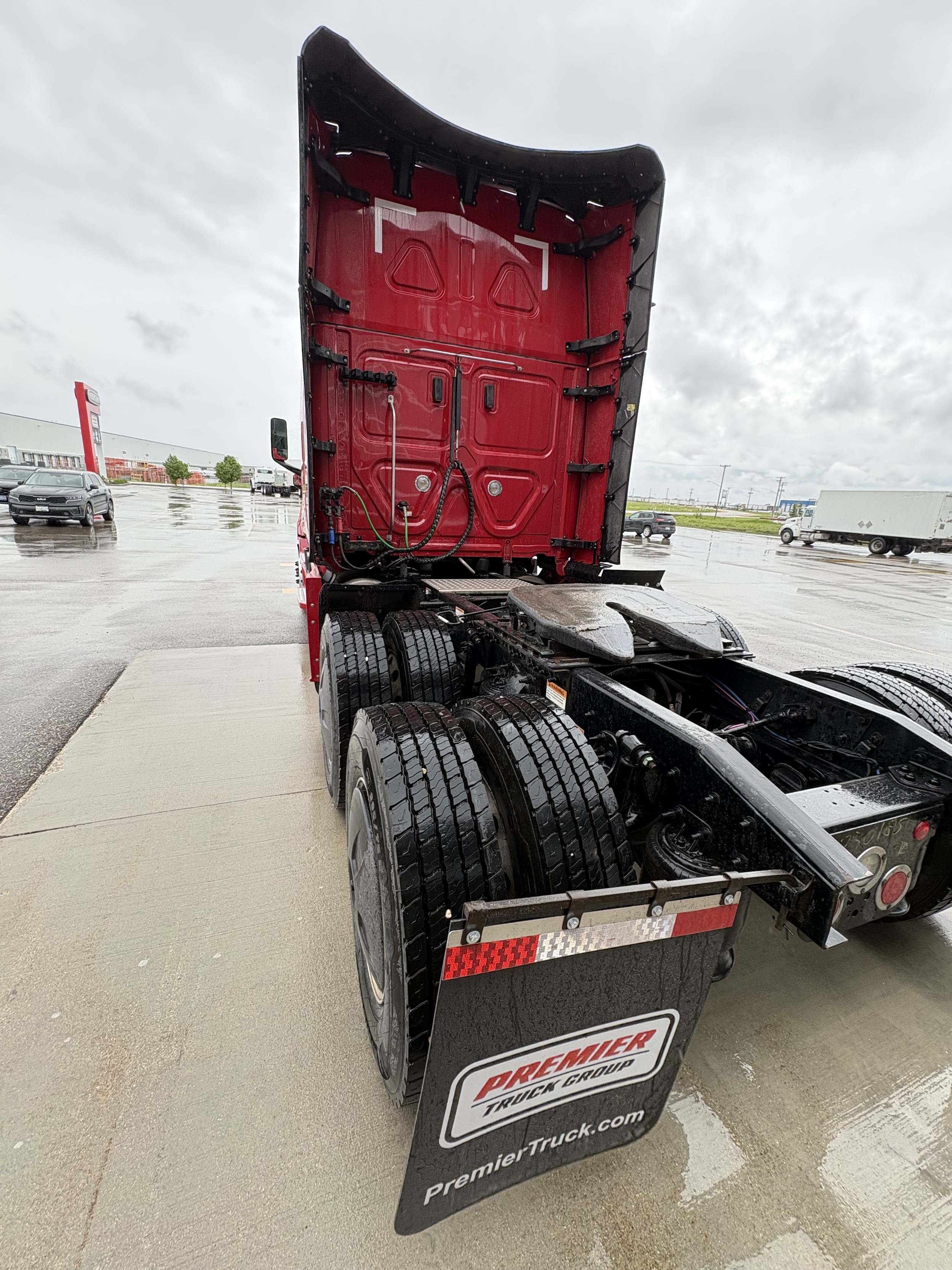 2023 Freightliner Cascadia — photo 8