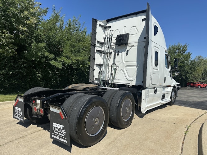 2023 Freightliner Cascadia 126" Sleeper Cab photo 2