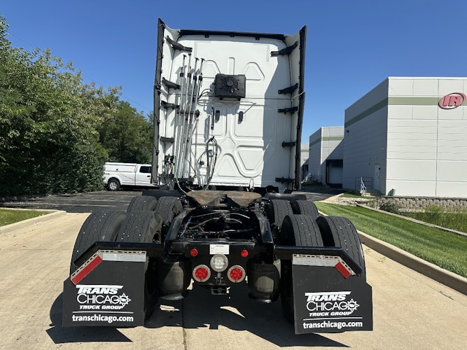 2023 Freightliner Cascadia 126" Sleeper Cab photo 3