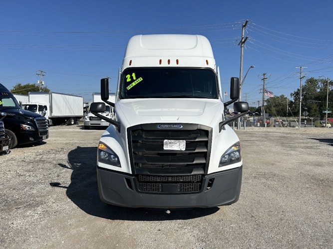 2021 Freightliner Cascadia 126" Sleeper Cab photo 2