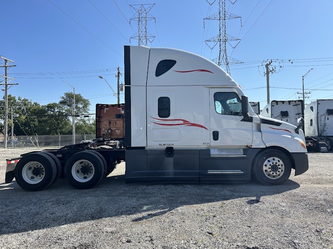 2021 Freightliner Cascadia 126" Sleeper Cab photo 4