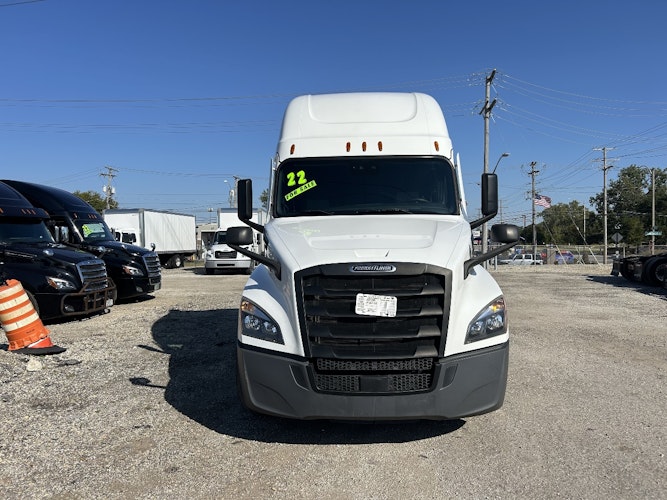 2022 Freightliner Cascadia 126" Sleeper Cab photo 2