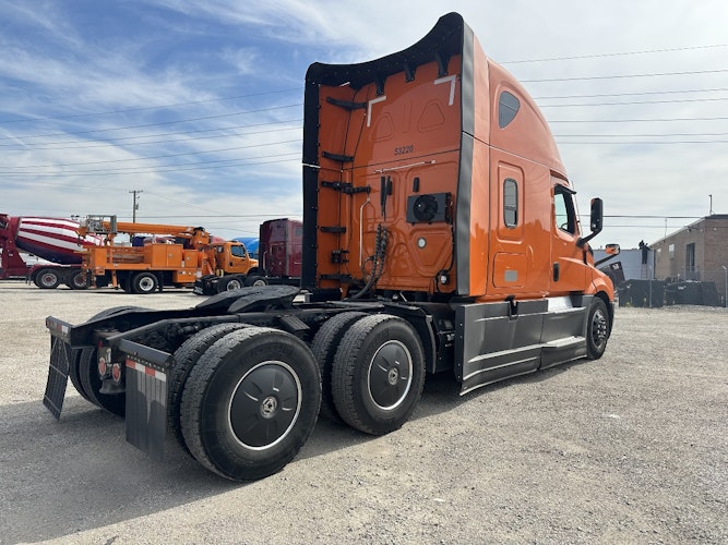 2022 Freightliner Cascadia 126" Sleeper Cab photo 4