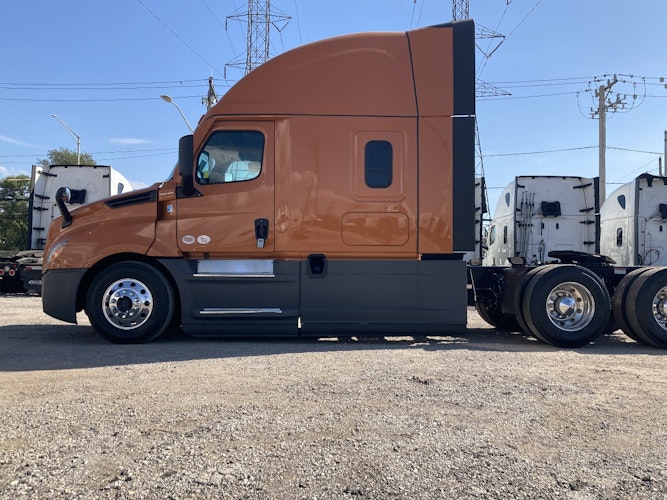 2025 Freightliner Cascadia photo 2