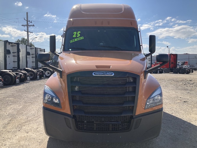 2025 Freightliner Cascadia photo 3