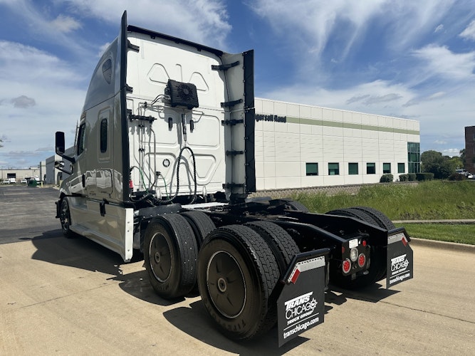 2023 Freightliner Cascadia 126" Sleeper Cab photo 4