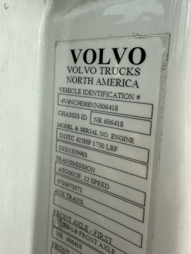 2022 Volvo Truck VNL photo 2